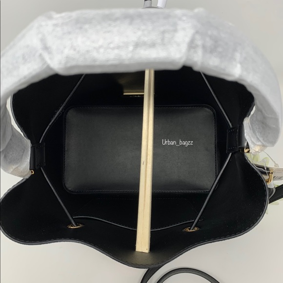 Michael Kors Suri Large Bucket Messenger & Wallet - Picture 15 of 16